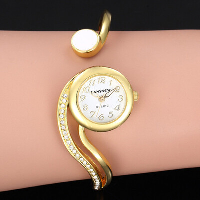 2017 New Arrival Luxury Brand Ladies 18K Gold Crystal Unique Design Women Quartz Watch Cuff Bangle Bracelet Wristwatch
2017 New Arrival Luxury Brand Ladies 18K Gold Crystal Unique Design Women Quartz Watch Cuff Bangle Bracelet Wristwatch