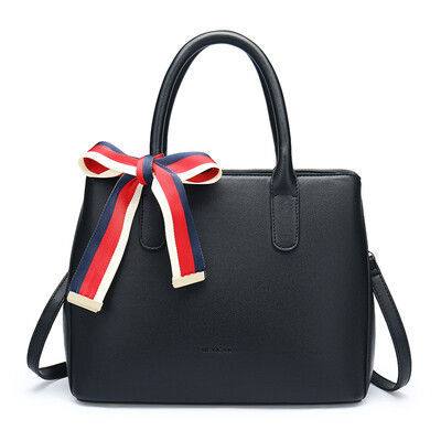 Scarecrow handbag female Korean version of the tide simple shoulder Messenger bag big killer bag MLF70695L-08 black
Scarecrow handbag female Korean version of the tide simple shoulder Messenger bag big killer bag MLF70695L-08 black
