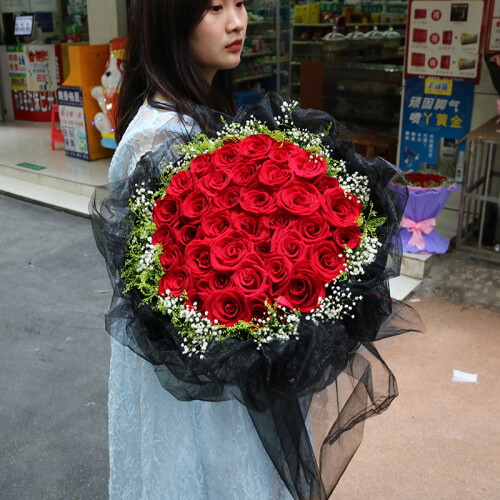 花尚礼物鲜花速递 同城送花33朵红玫瑰花束香槟生日礼盒全国花店配送北京上海广州深圳杭州南京 33朵红玫瑰黄英满天星黑色包装黑纱 同城花店送花