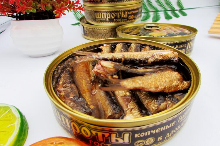 俄罗斯进口鱼罐头即食下饭菜熟食油浸鲱鱼肉罐装整条小鱼海鲜食品椭圆