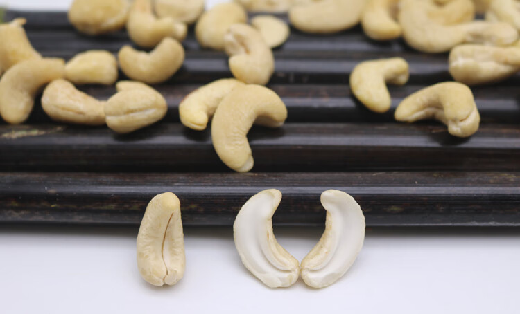 不漂白健康美味大颗粒w240生腰果,新鲜果肉饱满上图是中粒原味熟腰果