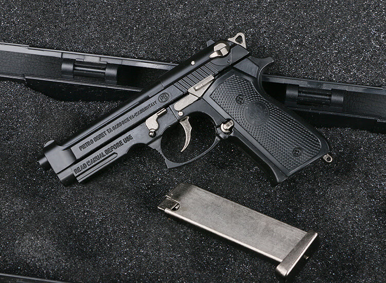 05抛壳版伯莱塔m92f玩具模型不可发射合金模型盒装 灰色胶盒