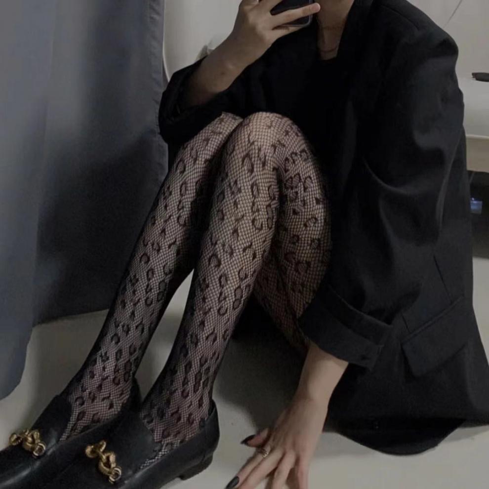 巴·黎·世·家~性感纯黑色美腿丝袜带钻字母ins薄款蝴蝶结网袜连裤