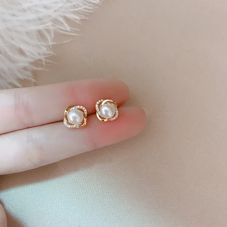Moon Suiren Korean Pearl Earrings Women's Retro French Elegant S925 Silver Needle Temperament High-end Earrings Earrings Trendy Rotating Pearl Earrings Rose Gold Moon Suiren Korean Pearl Earrings Women's Retro French Elegant S925 Silver Needle Temperament High-end Earrings Earrings Trendy Rotating Pearl Earrings Rose Gold