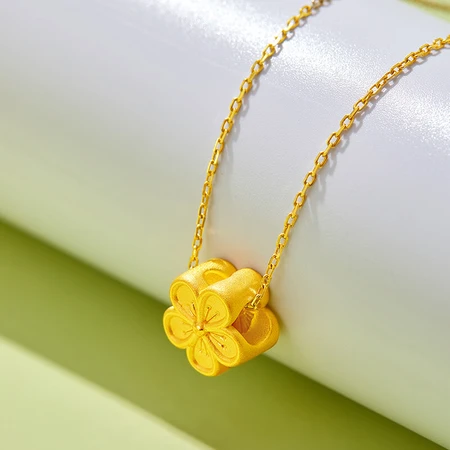 Xinwanfu Gold Pendant Women's Football Golden Small Peach Blossom Small Fresh Flower Pendant Gift for Girlfriend About 0.89-0.9g Xinwanfu Gold Pendant Women's Football Golden Small Peach Blossom Small Fresh Flower Pendant Gift for Girlfriend About 0.89-0.9g