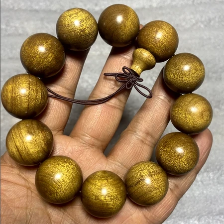 Talk about a sandalwood Sichuan gold silk nanmu hand string Wenwan Buddha beads men's xiaoye Zhennan.12mmX.17 pieces Talk about a sandalwood Sichuan gold silk nanmu hand string Wenwan Buddha beads men's xiaoye Zhennan.12mmX.17 pieces