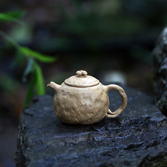 A water ore Church Hill section of this handmade teapot Ganoderma mud pots for spring toad fighting over a small pot of tea for the spring Ganoderma 100cc A water ore Church Hill section of this handmade teapot Ganoderma mud pots for spring toad fighting over a small pot of tea for the spring Ganoderma 100cc