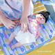 Adora Sunny Days Baby Doll Accessories Interactive, Distorsion des couleurs et Sac à couches de poupée activé par l'eau Adora Sunny Days Baby Doll Accessories Interactive, Distorsion des couleurs et Sac à couches de poupée activé par l'eau