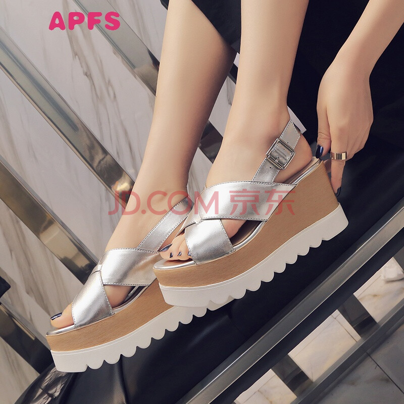 APFS·þÊÎ ºñµ×Á¹Ð¬Å®ÏÄ2018пîÕæÆ¤Óã×ìЬ·Àˮ̨ÆÂ¸úЬ½ÖÍ··çÒøÉ«ËɸâŮЬ ÒøÉ« 35