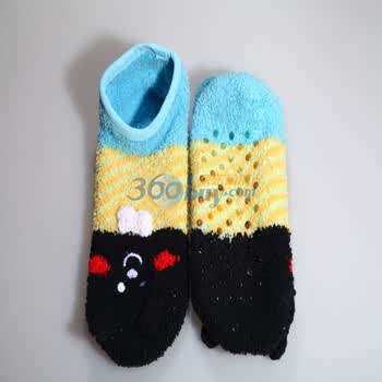 蕾娜丝LENUS 日式小猪图案彩色斜条纹女式地毯袜e69311 天蓝色 均码