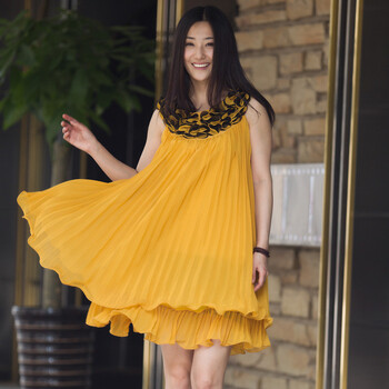 妮蕾迪 2012夏新款时尚优雅立体花朵装饰宽松大摆百褶裙6218 黄色 XXL