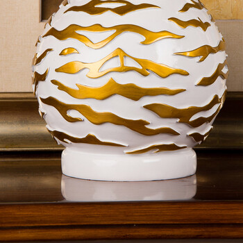 
                                        得美莱斯 欧式简约插花花瓶装饰摆件 家居饰品 干花工艺品 室内装饰礼品 客厅摆设 简约白-套餐3-带2束花                