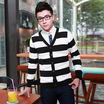 雅致格纹V领<em>针织开衫</em>(<em>男款</em>) 本白色小组,雅致格