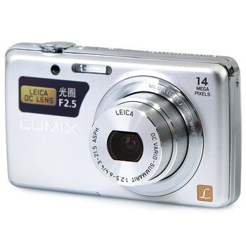 松下（Panasonic） DMC-FH6GK 数码相机 银色（1410万像素 2.7英寸液晶屏 5倍光学变焦 24mm广角）