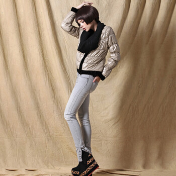 2012秋冬新款 简约版圆领短款羽绒服 配围巾 XL