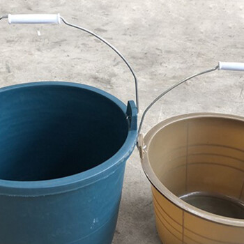 海斯迪克 HKyt-6 泥工瓦工小灰桶 建筑工地用牛筋桶泥灰塑料桶 加厚水泥桶 15.5cm常规款红色带手提
