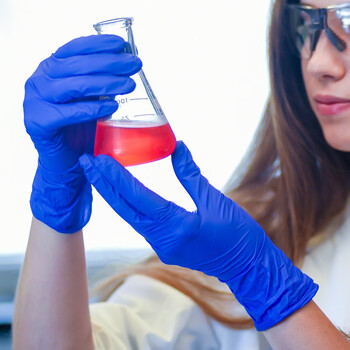 爱马斯一次性丁腈手套加厚 防水 实验室清洁工作100只/盒 APFNCHD 中号M码