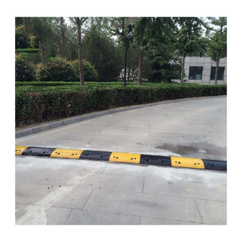 元汗100减速带 5cm高橡胶人字形减速板 道路交通坡道斜坡加厚减速垄限速缓冲带
