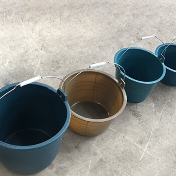 海斯迪克 HKyt-6 泥工瓦工小灰桶 建筑工地用牛筋桶泥灰塑料桶 加厚水泥桶 15.5cm常规款红色带手提