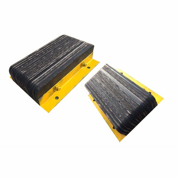 鸣固 橡胶防撞条块 实心橡胶块垫 货车码头护舷条块 卸货止退器倒车缓冲器 角铁橡胶防撞块-325*30*10cm