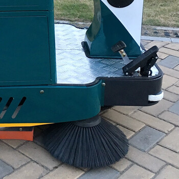 益美得 NSD-3015 驾驶式扫地车清扫车工地工厂物业小区道路环卫车  小型驾驶室三刷款