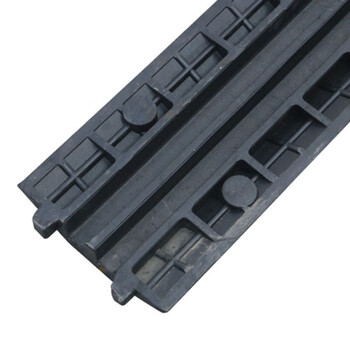 冰禹 线槽减速带压线板 电缆保护槽 三道黄胶膜双槽 1000*230*45mm 1个 BYaf-42