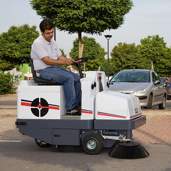 道路宝（DULEVO）1100DL（柴油式） 意大利原装进口 驾驶式燃油扫地车 清扫重粉尘场所
