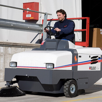 道路宝（DULEVO）90DK（柴油式） （柴油式）驾驶式燃油扫地车 清扫重粉尘场所 意大利原装进口