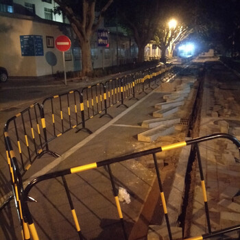 百舸 镀锌铁马护栏 道路交通施工安全隔离栏 景区商场排队围栏 32外管黄黑款1*1.5m带牌