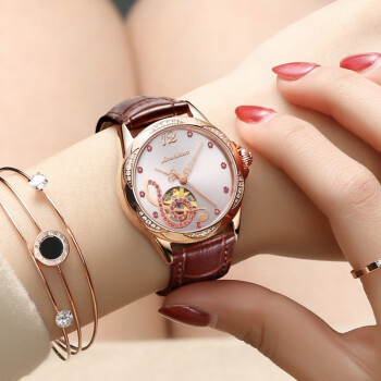 2、女生手表哪个牌子好，你要买石英表吗？ 