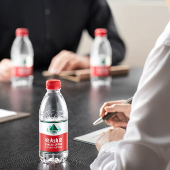 农夫山泉 饮用水饮用天然水380ml*24瓶 办公商务会议 塑膜纸箱随机发货