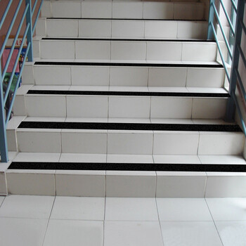 坚冠 PVC防滑胶带 楼梯台阶防水耐磨石英砂止滑贴 室外防滑条防滑贴 黑色5cmx10米