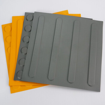 海斯迪克 HKW-155 PVC盲道砖 防滑橡胶盲道板人行道指路砖地铁医院楼梯导盲砖橡塑盲道条 300*300灰色长条状