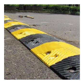 元汗100减速带 5cm高橡胶人字形减速板 道路交通坡道斜坡加厚减速垄限速缓冲带