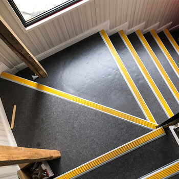 爱柯部落 铝合金楼梯防滑条 幼儿园学校楼梯台阶护角防撞压边条 宽5.5cm×长1m 棕色（每米）定制110249