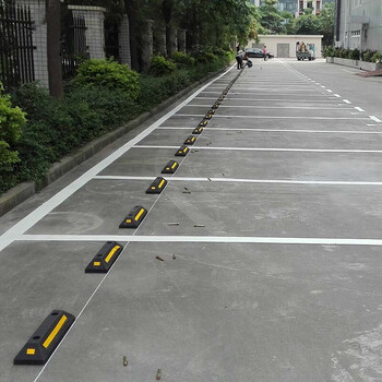 元汗RP750橡塑车轮定位器 四孔 停车位挡车器地下车库限位阻车器倒车止退器