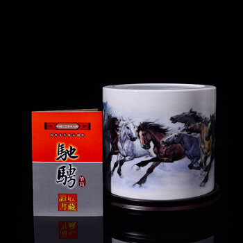 
                                        瓷博 景德镇陶瓷笔筒驰骋八骏图桌面马摆件工艺品 书房办公室装饰品艺术瓷器                