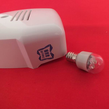 
                                        蝴蝶缝纫机 飞人缝纫机LED灯泡（多功能缝纫机使用 螺纹口）                