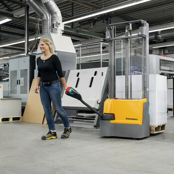 德国永恒力叉车 双门架电动堆高车 载重1.3t 电动堆垛车 提升高度2900mm 免维护电机 EJC M13 ZT