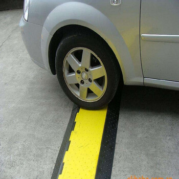 聚远 JUYUAN PVC 电缆保护板 线缆保护板 过线槽线槽 两线槽橡胶减速带 橡胶线槽板室内过线槽 一米价