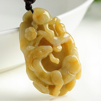 大唐滴翠 金黄翡玉石精雕翡翠洋洋得意挂件 生