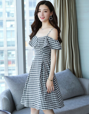 夏尔维纳露肩格子连衣裙2018夏新款女短袖一字肩吊带甜美显瘦收腰女生