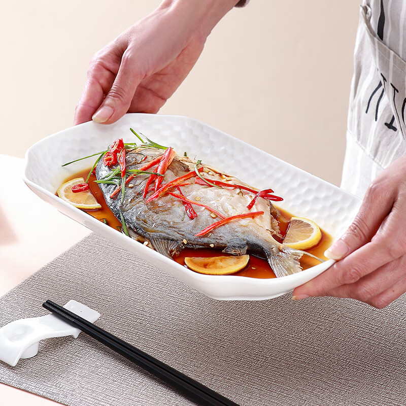 斯凯绨（Sky Top）鱼盘陶瓷菜碟子浮雕骨瓷餐盘纯白长方形家用11.5英寸水立方系列 11.5水立方浮雕鱼盘1个11.5英寸