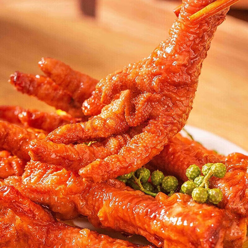 王小卤 零食礼盒835g 六种卤味凤爪豆堡鸭掌鸡腿 年货节日礼包