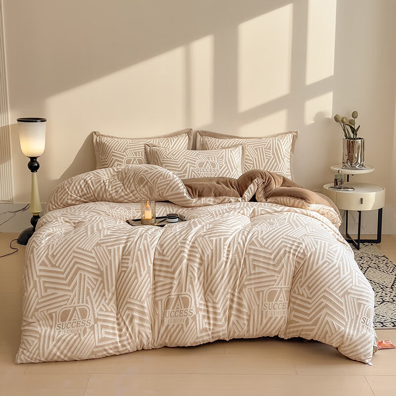 百丽安娜  秋冬新款提花牛奶绒冬被两色可选