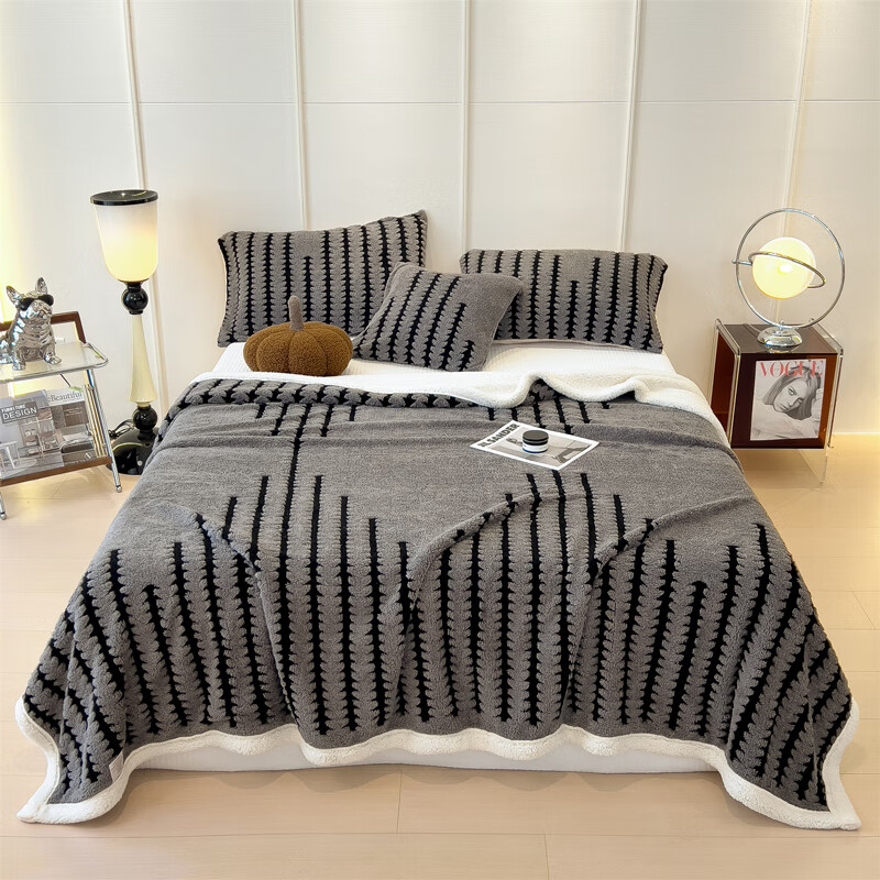 百丽安娜  云杉羊羔绒盖毯三色可选灰色