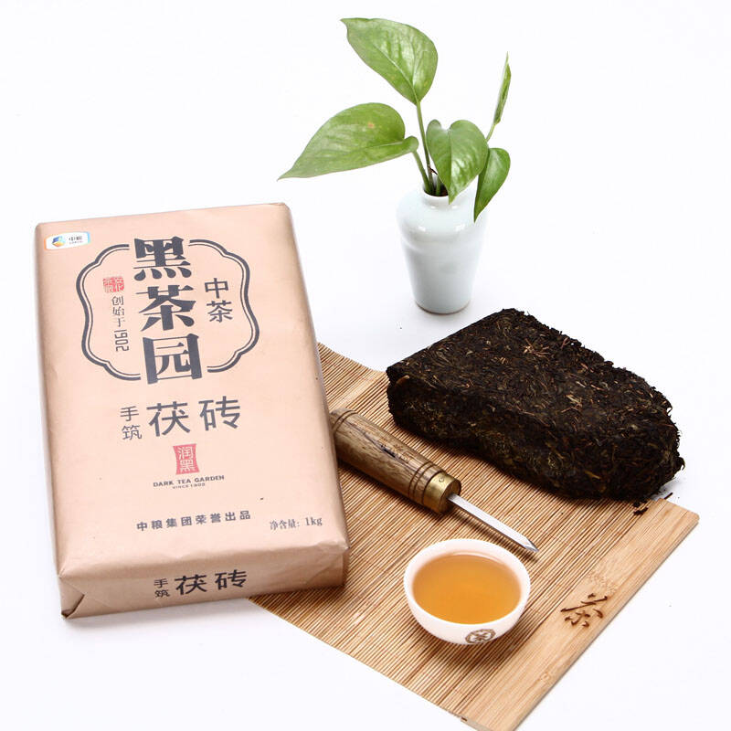 中茶黑茶园 湖南安化黑茶 ht2093-1润黑手筑茯砖1kg 中粮出品