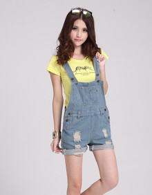 2014新款夏装磨破<em>宽松牛仔背带短裤</em>X101D35
