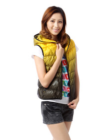 <em>雅鹿</em>女装装连帽渐变<em>羽绒马甲</em>背心YM00800在