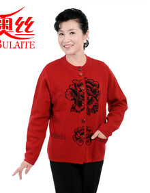 奥丝布莱特秋冬新款红色<em>玫瑰花</em>纽扣<em>开衫</em>中老年
